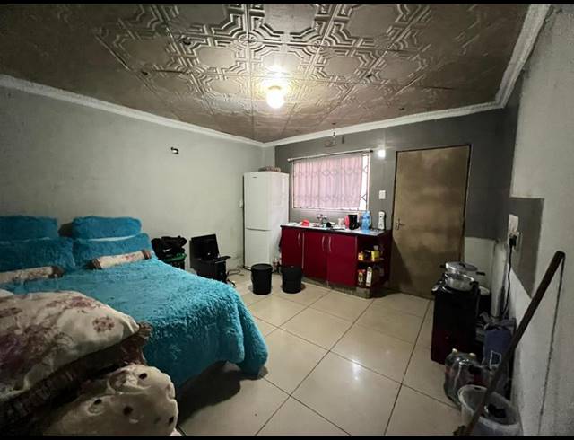 8 BEDROOM HOUSE FOR SALE IN LEACHVILLE EXT 3